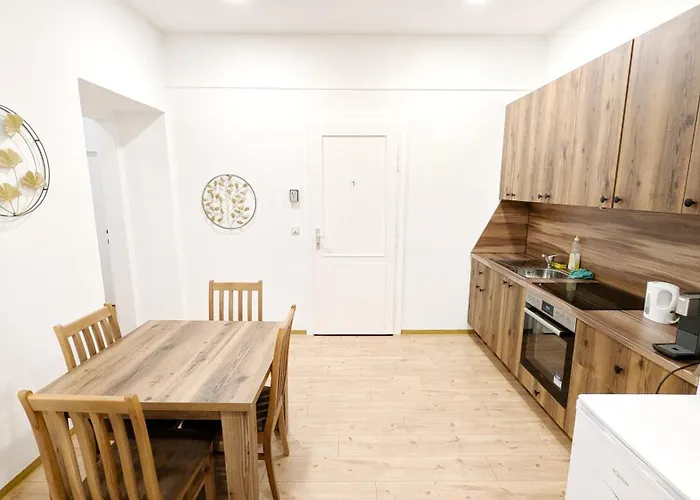 Hospedagem domiciliar Spacious - 15 Min From Airport & Center, 5 Min From Main-bus Station Ez9